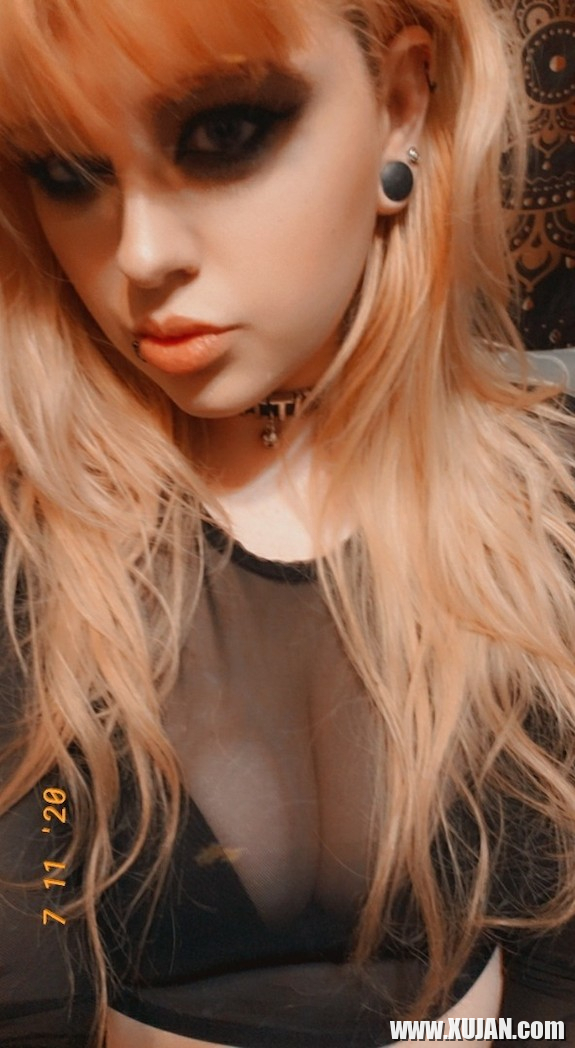 Big Titty Goth Girlfriend - Photo #2415854