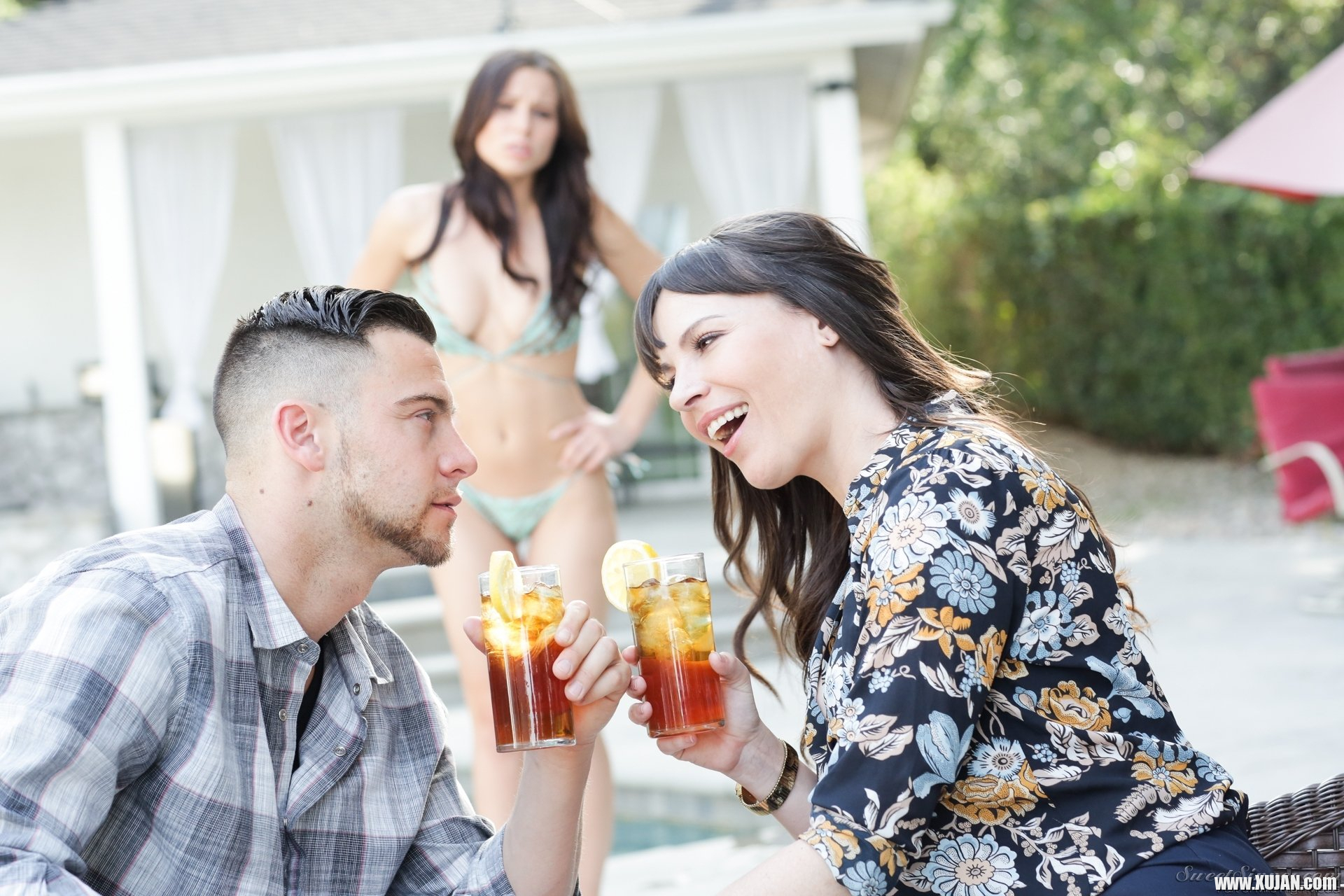 It wasnt planned but Sam Seth Gamble cant resist Diane Dana DeArmond and he gives into temptation Hes talking to his girlfriends mother and she starts seducing him Maybe its innocent maybe not He cant resist her tempting tits and her lus - Photo #2415925