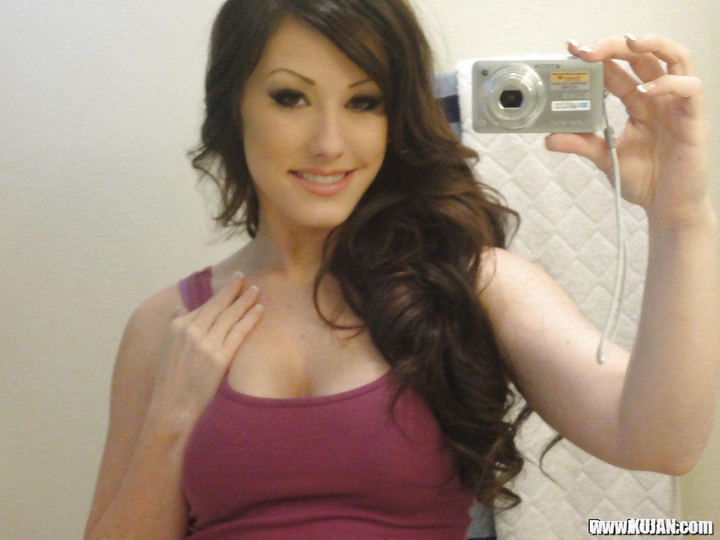 Foxy babe Jennifer White stripping and posing naked in the bathroom - Photo #2423658