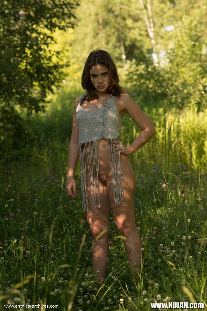 Hot girlfriend Emma Brown strips naked outdoors - Photo #2425898
