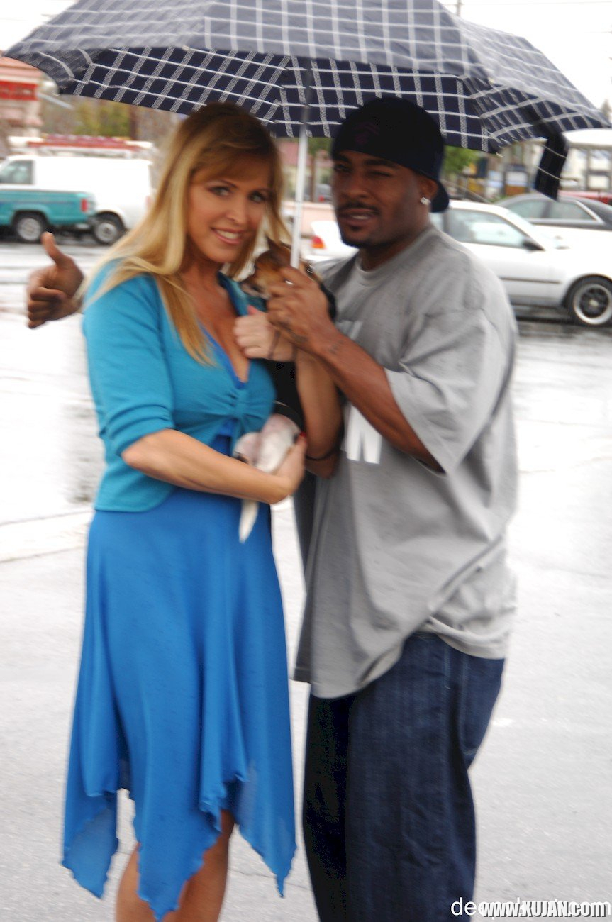 Busty MILF Nicole Moore mounts her pussy on a black dick - Photo #2432867
