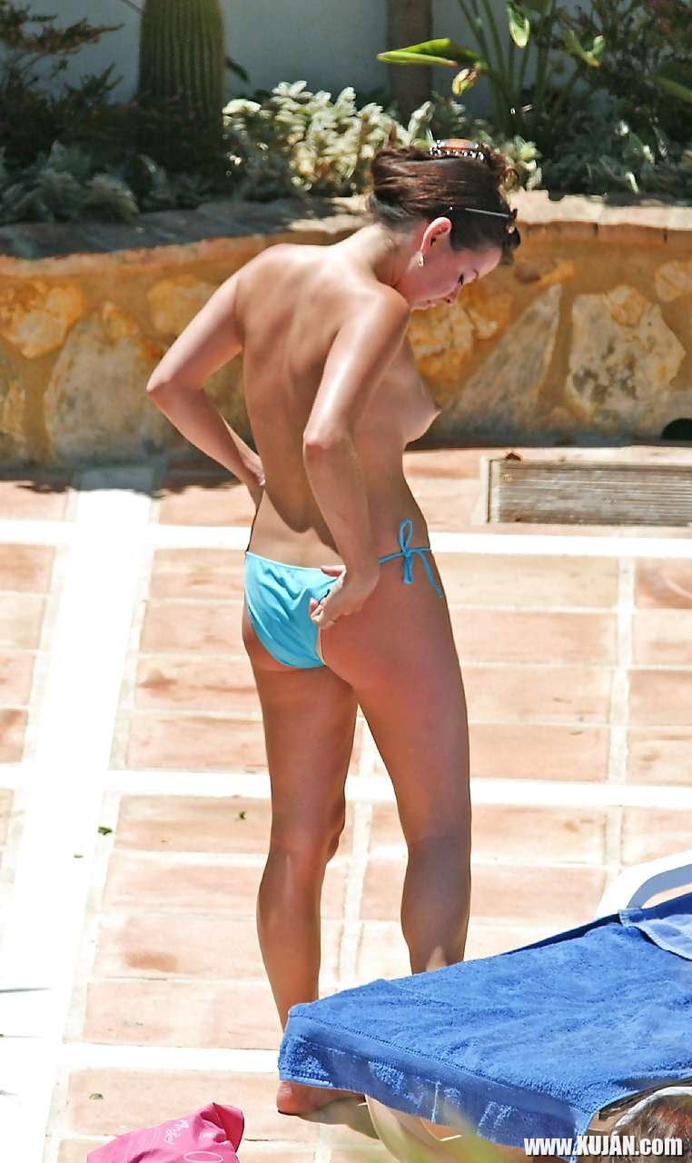 Lisa Scott Lee showing her tits on pool and flashing her panties upskirt paparaz - Photo #2433725