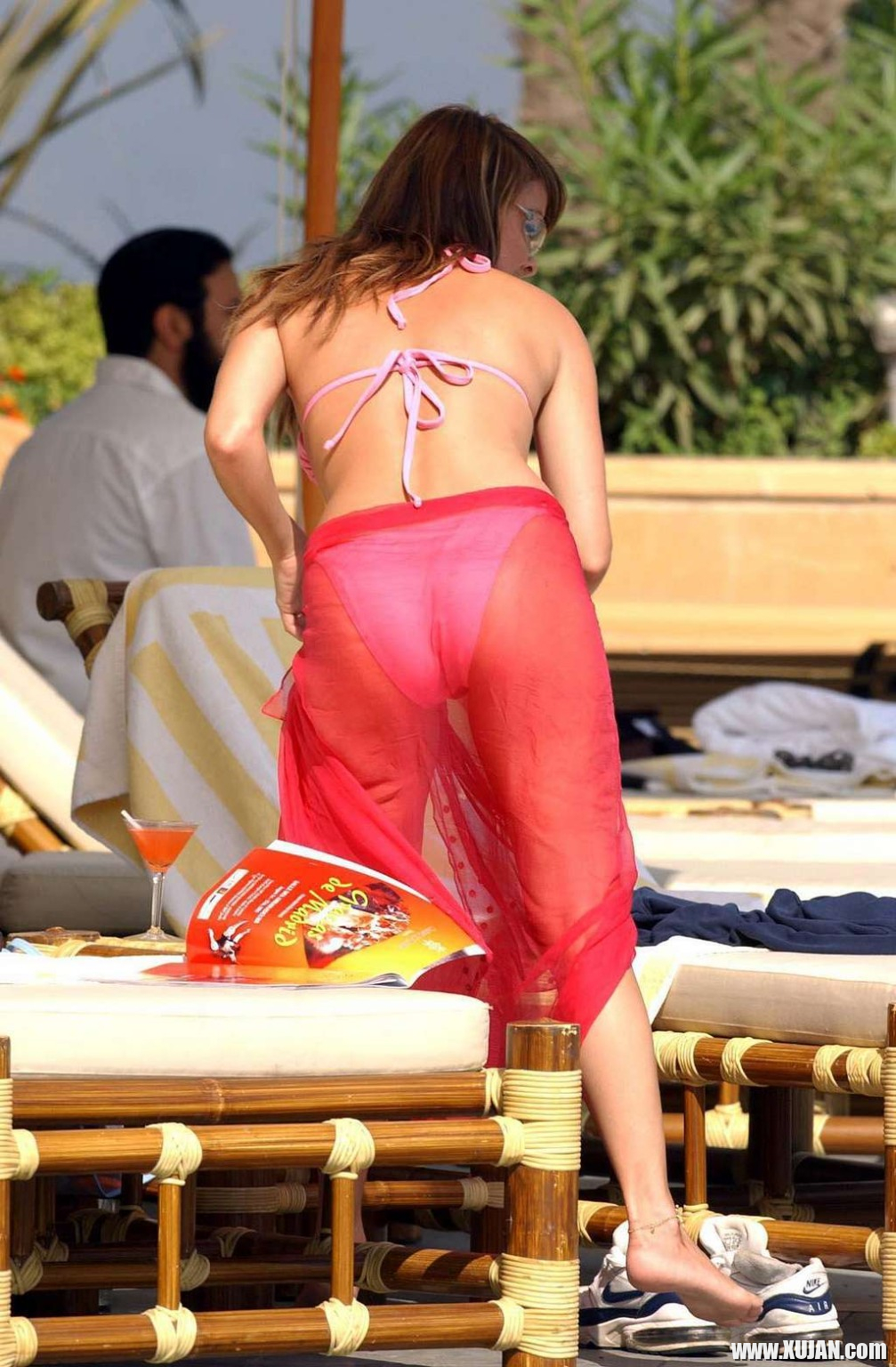 Lisa Scott Lee exposing her nice huge boobs on pool paparazzi shoots - Photo #2433741