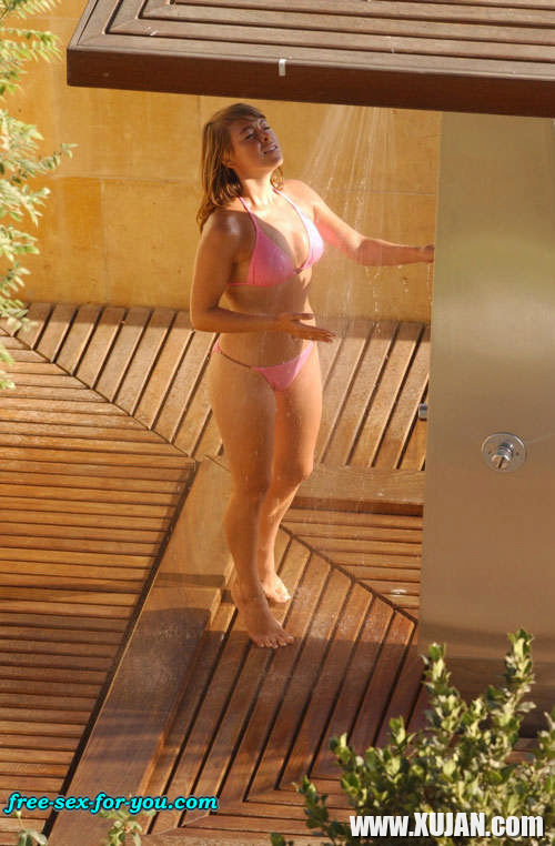 Lisa Scott Lee posing sexy in pink bikini paparazzi pictures - Photo #2433759