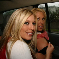 Hot pornbabes in a lez threesome