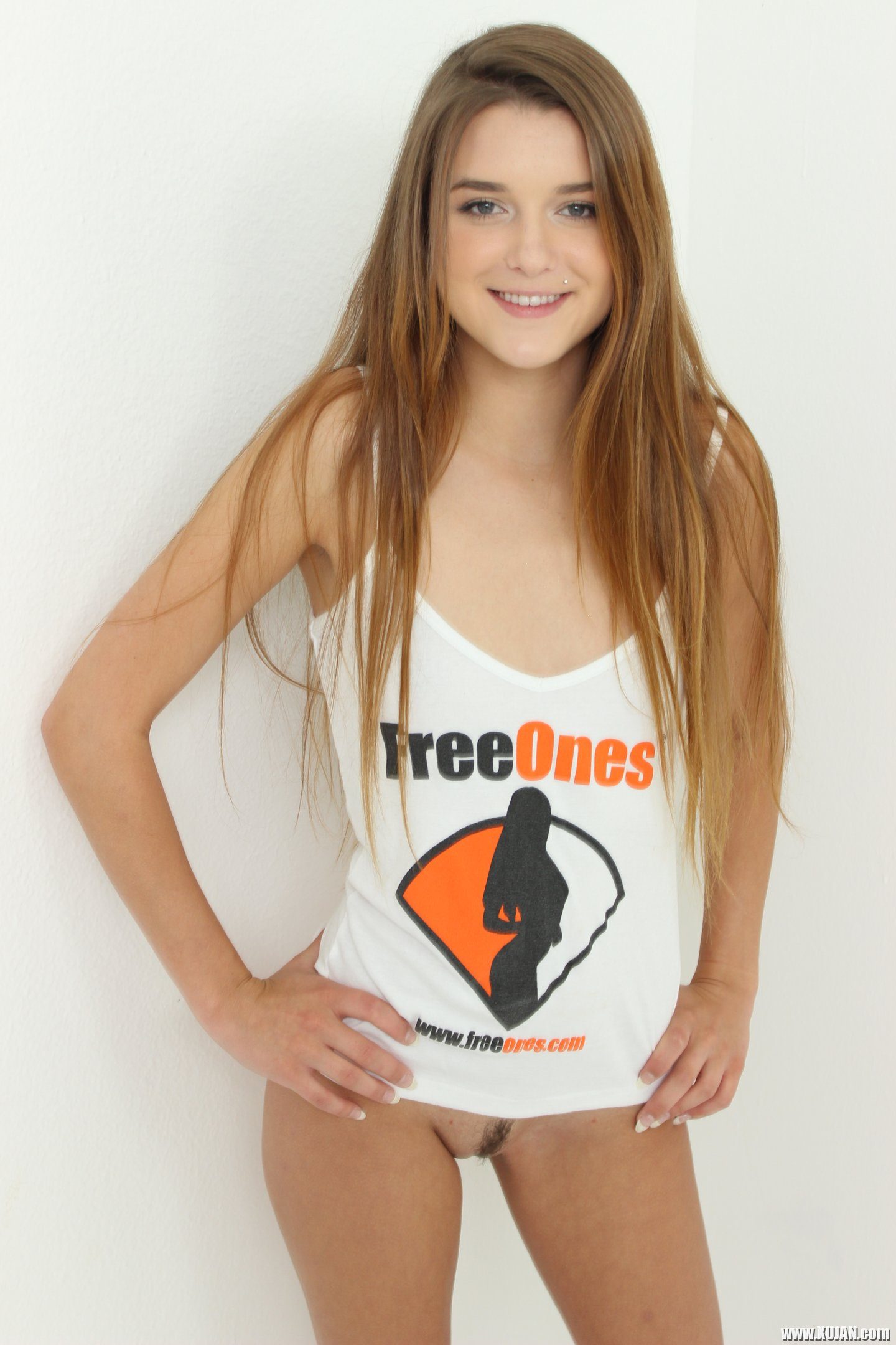 Cute Babe Alex Mae showing her Pussy for FreeOnes - Photo #2441681