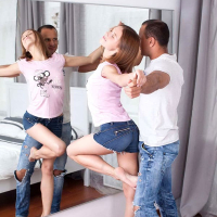 Anal seqs geghetsik marmnamarzuhu het dzhvar dirqerum