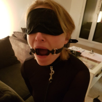Knoj minet Neylone paranotsov pulover