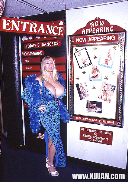 Kayla Kleevagehuge tits - Photo #2448359
