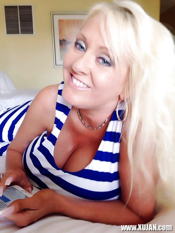 Kayla Kleevage BBCWL90 - Photo #2448504