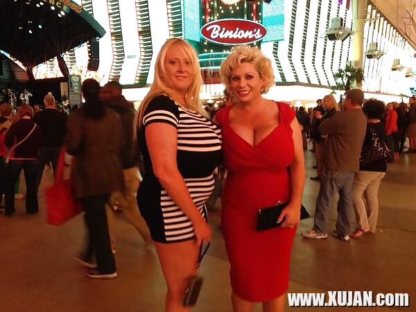 Huge tits Kayla Kleevage - Photo #2448556