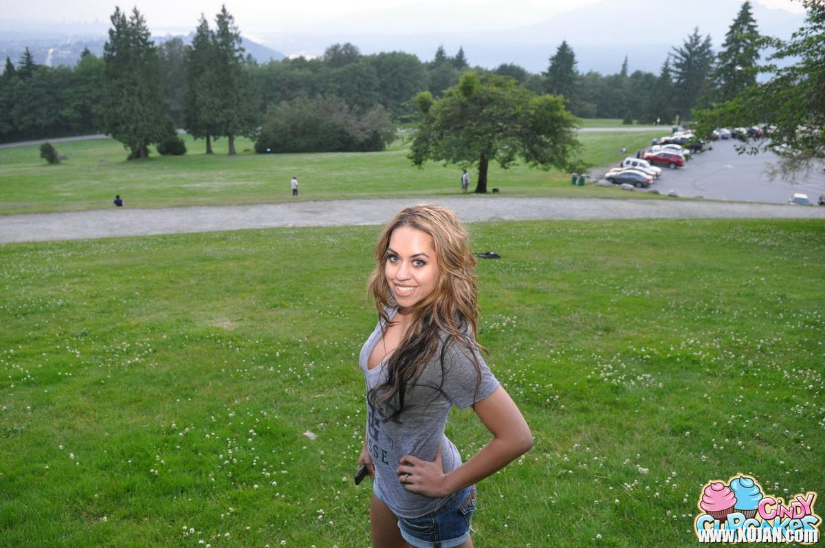 Pictures of Cindy Cupcakes flashing outside - Photo #2453557