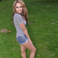 Pictures of Cindy Cupcakes flashing outside
