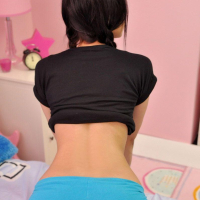 Pictures of Cindy Cupcakes stripping naked in bed for you