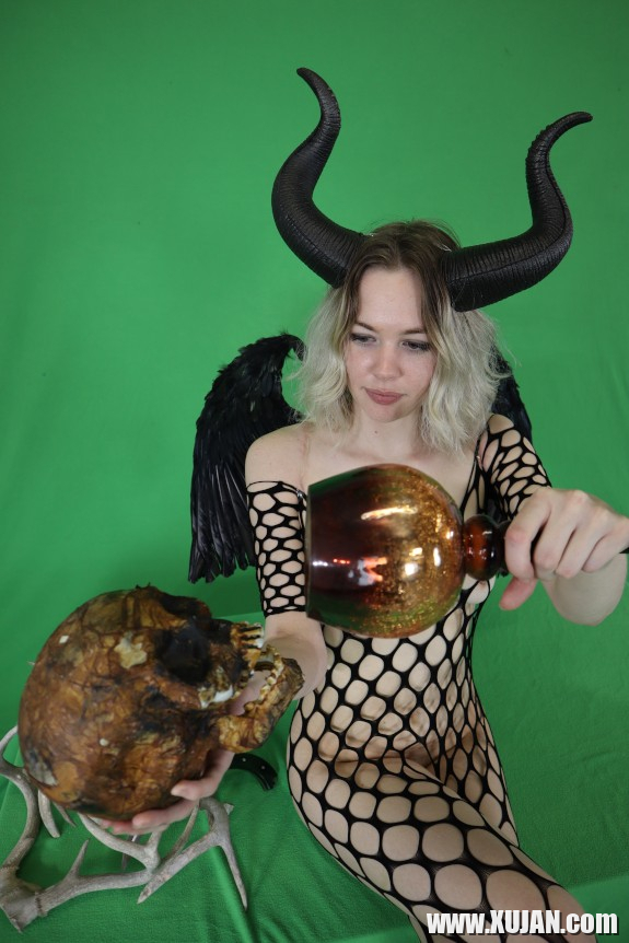 Succubus Lusankarchakan nkarahanum - Photo #2467720