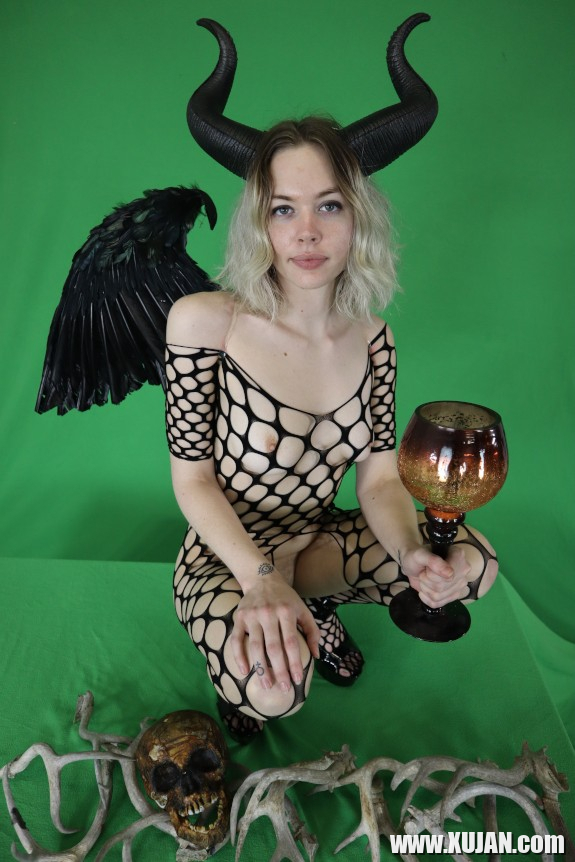 Succubus Lusankarchakan nkarahanum - Photo #2467722