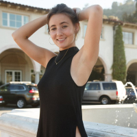 Nora Wolf flashing her perfect Body in black Dress