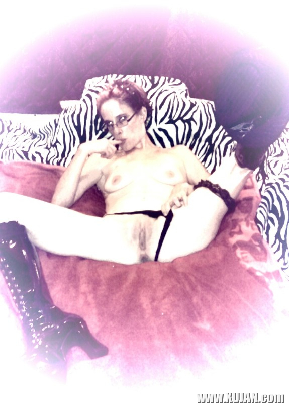 Sev n karmir - Photo #2471865