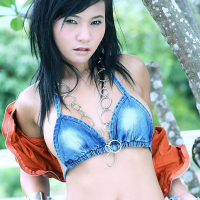 Sexy Thai Model Lucy Sun takes off her Bikini