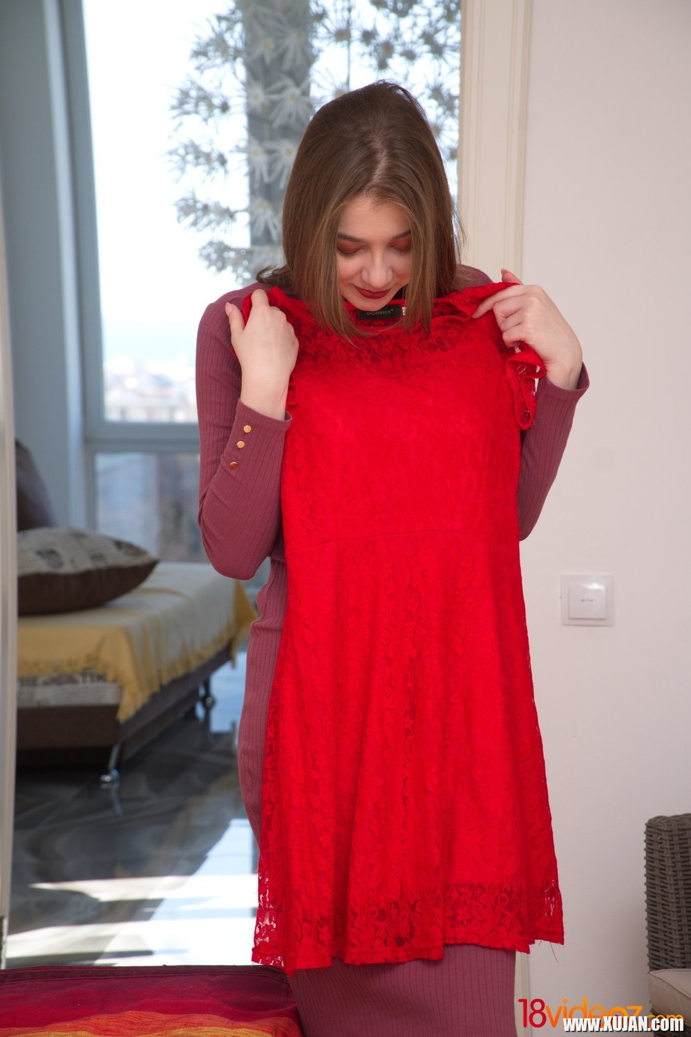 Bakhtavor tghan khvorysuzvum e tkhaherneri taq antsqerum - Photo #2476592