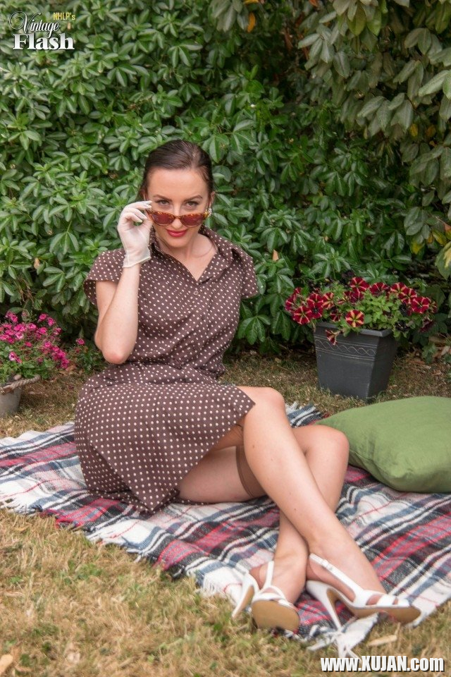 Sophia having a picnic enjoying the sun tipsy from Champers she feels the need to peel off In warm breeze she39s soon down to her undies In vintage nylons and heels her firm breasts peachy bottom and tight neatly trimmed pussy out in the fresh air - Photo #2476958