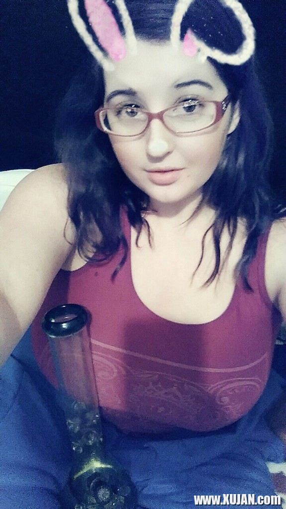 Pretty Bimbo Being Slutty - Photo #2477083