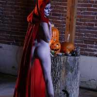 Tempting cosplay chick Nikki Rhodes showcasing her seductive curves