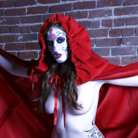 Tempting cosplay chick Nikki Rhodes showcasing her seductive curves