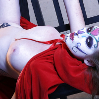 Tempting cosplay chick Nikki Rhodes showcasing her seductive curves
