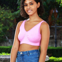 Dani Diaz takes off her denim shorts to show her shaved vagina