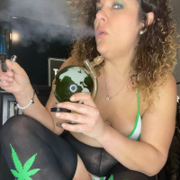 Happy 420 Tes avelin OF malloryknox37