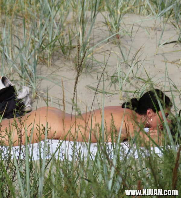 Lrtesel e miaynak nudisty ov arevayin loganq e yndunum tperi mej - Photo #2496556