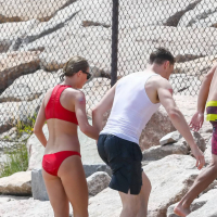 Taylor Swift and Blake Lively showing sexy bikini asses