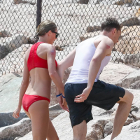 Taylor Swift and Blake Lively showing sexy bikini asses