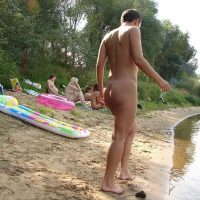 Aghjiky pshaqaghvum e nudistakan loghapum