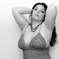 Curvaceous astvatsuhi