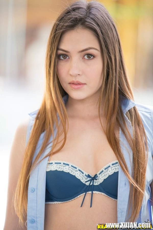 Shameless babe Cassie Laine demonstrates small tits outdoors - Photo #2505782