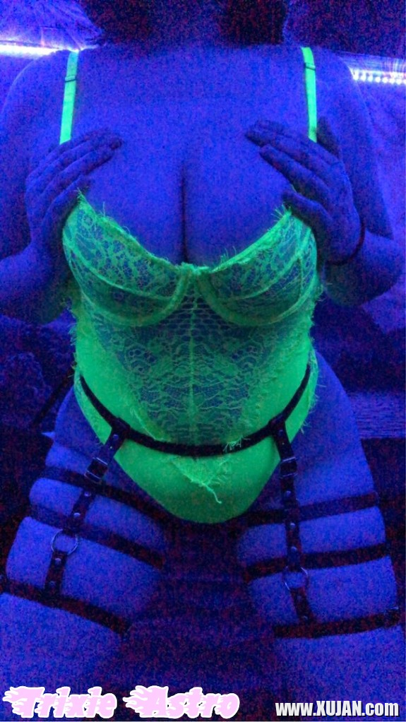 Trixie Astro n neonayin bich e - Photo #2509291