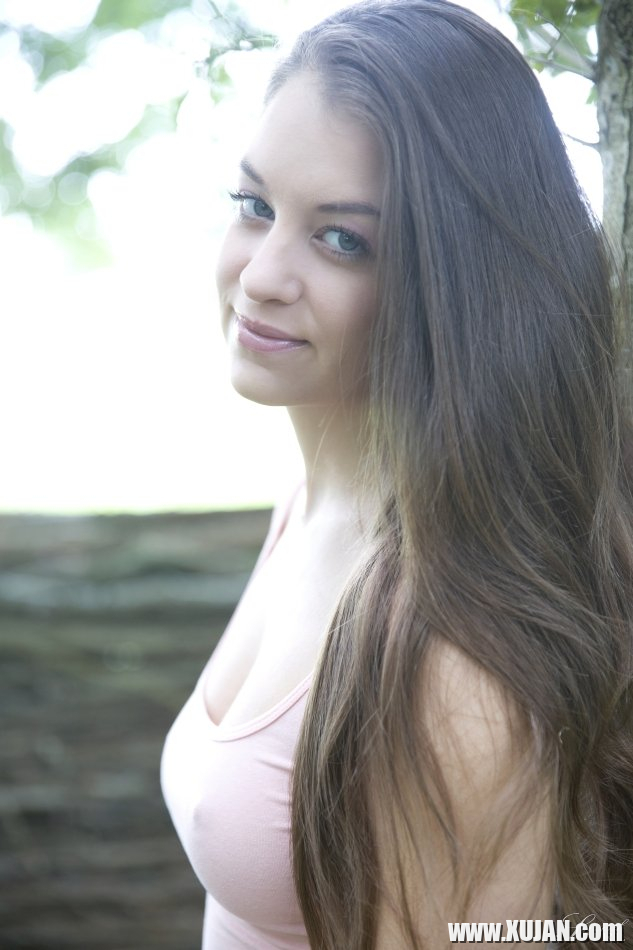 Brunette Babe Angelina Brill posing nude outdoors - Photo #2520948