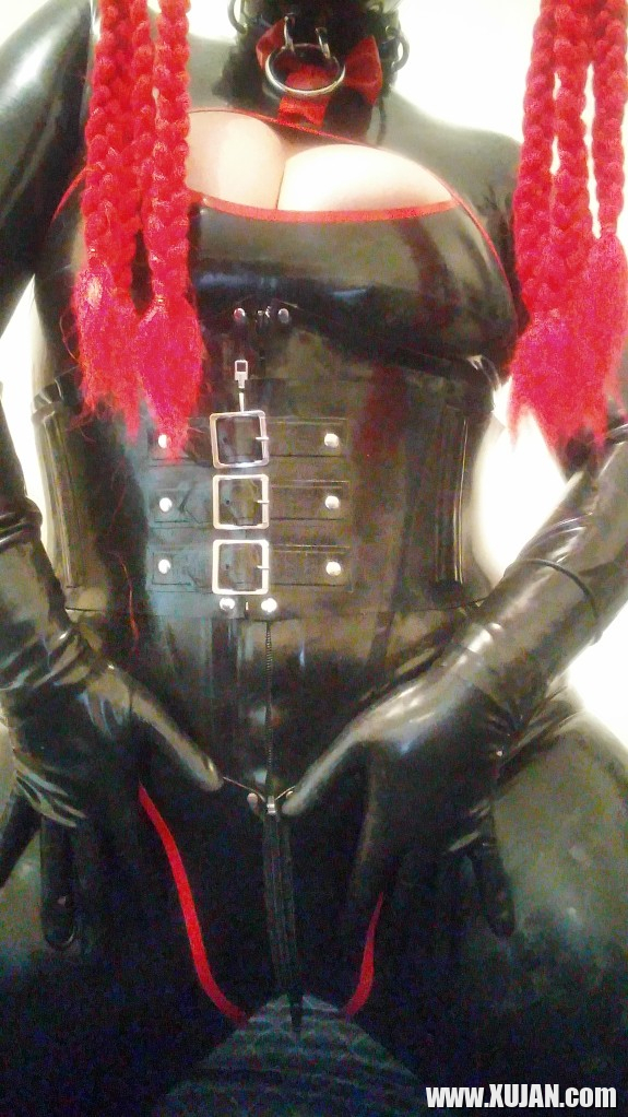 Miss Maskerades First Latex Catsuit - Photo #2528824