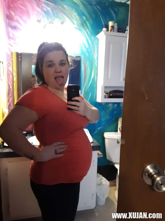 Mommas baby bump - Photo #2541429