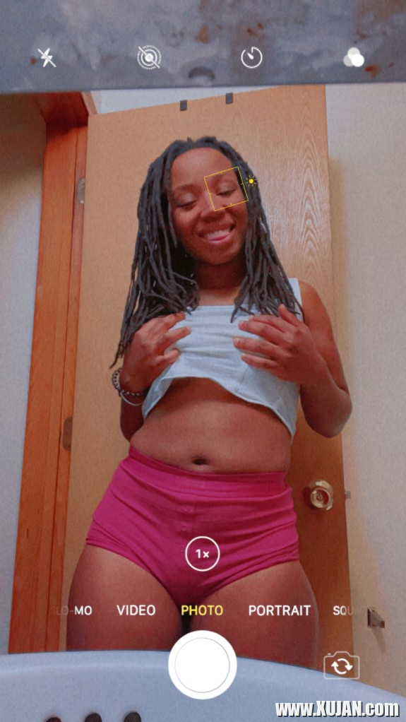 Ayn Pinky e - Photo #2541484