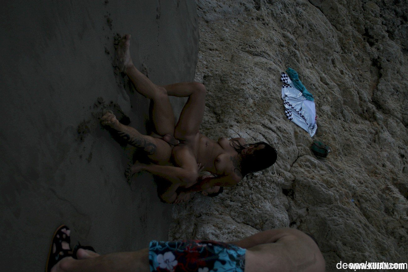 Brunette babe Dolce Elektra fucking a guy while getting filmed on the beach - Photo #2542835