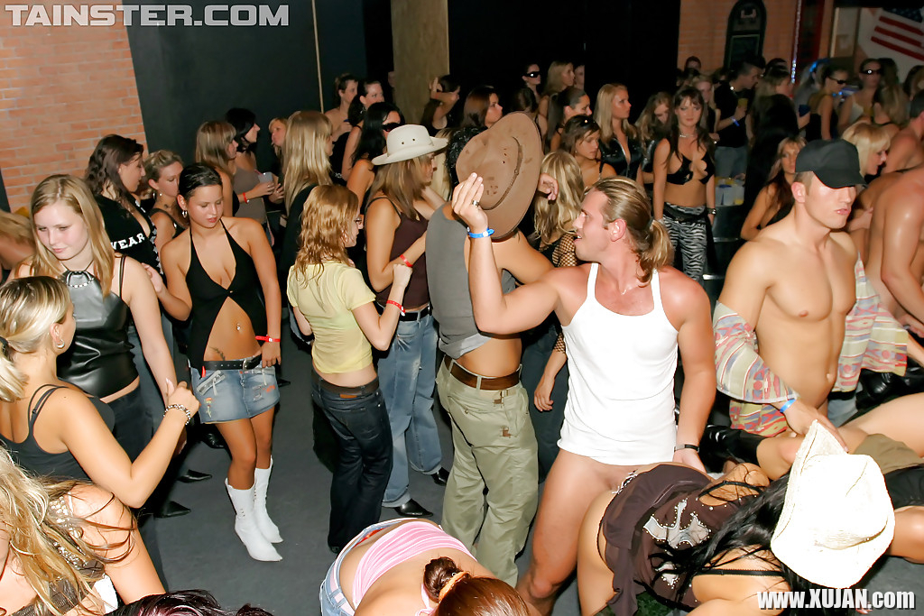 MILFs Francesca Felucci Victoria Rose Christina Lee in orgy party - Photo #2542964