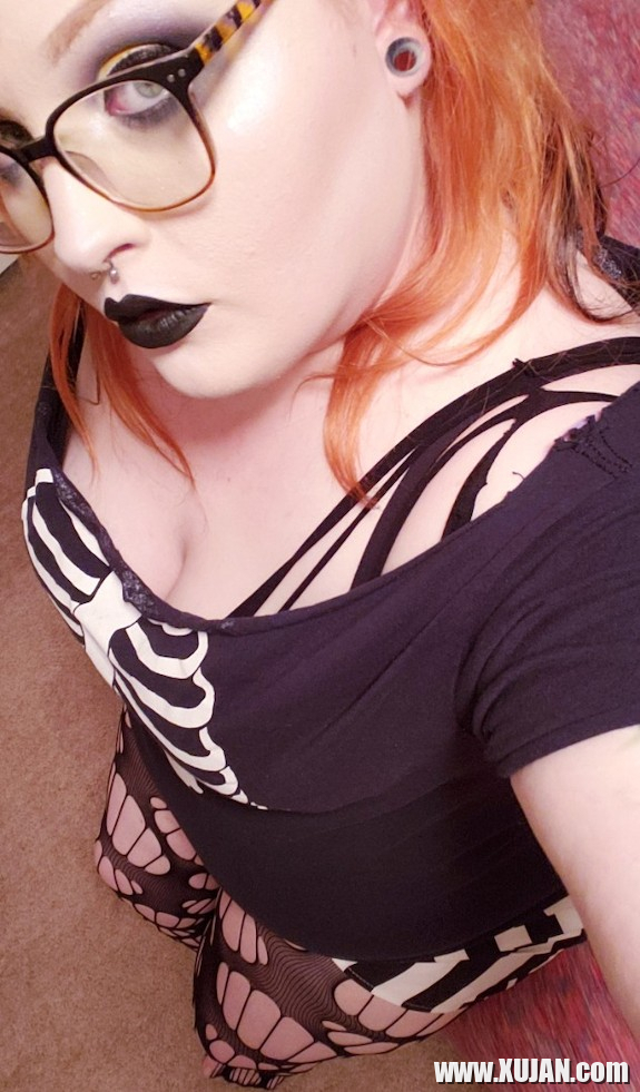 Spooky Bitch - Photo #2548974