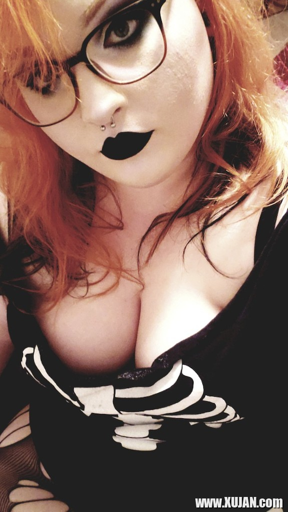 Spooky Bitch - Photo #2548978