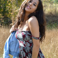 Brunette beauty Bella Quinn poses for you in the field