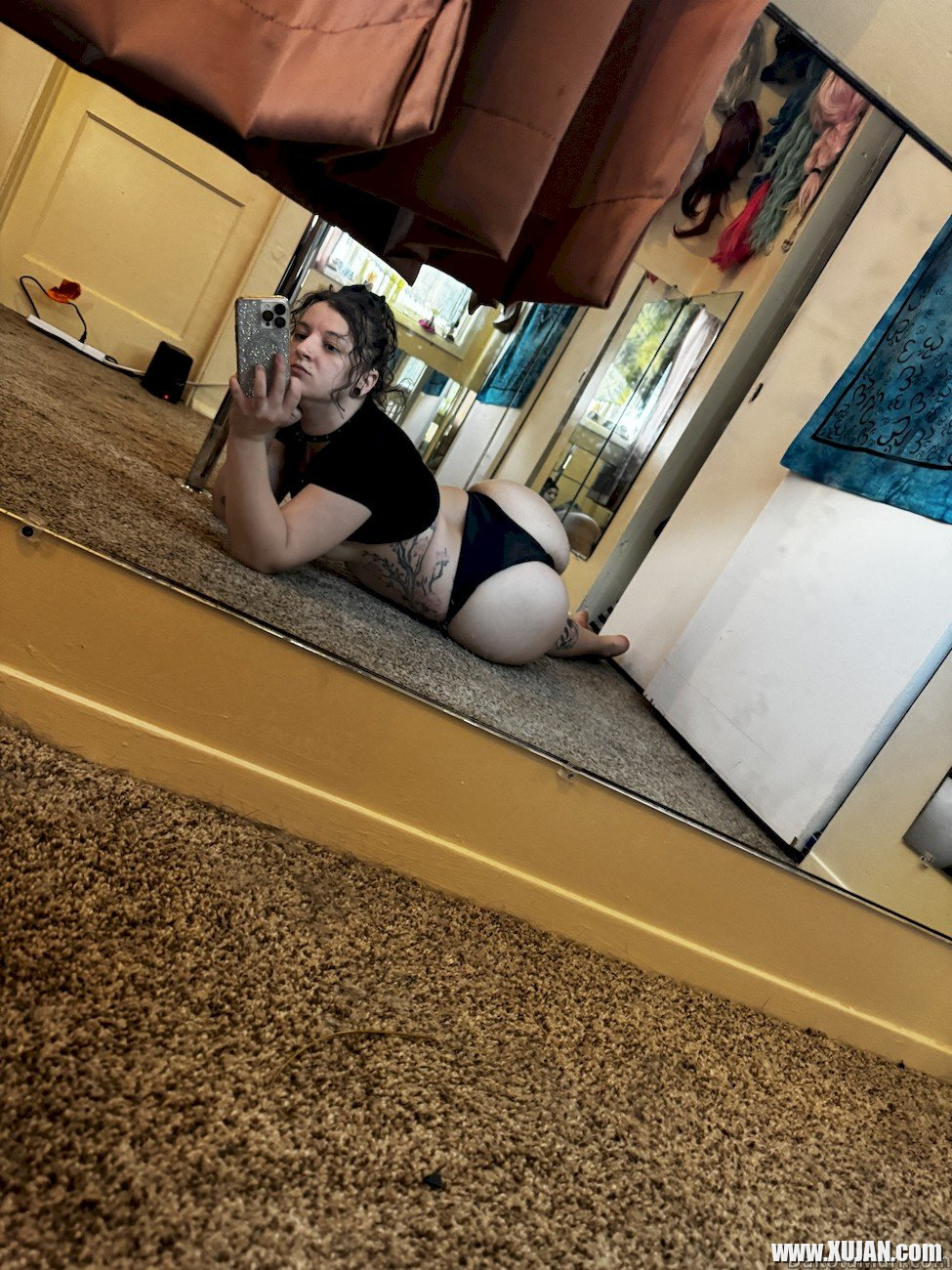 Solo amateur Dakota Marr smoking a cigar and posing - Photo #2565717