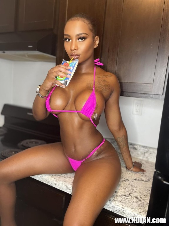 Ebony astvatsayin - Photo #2567811