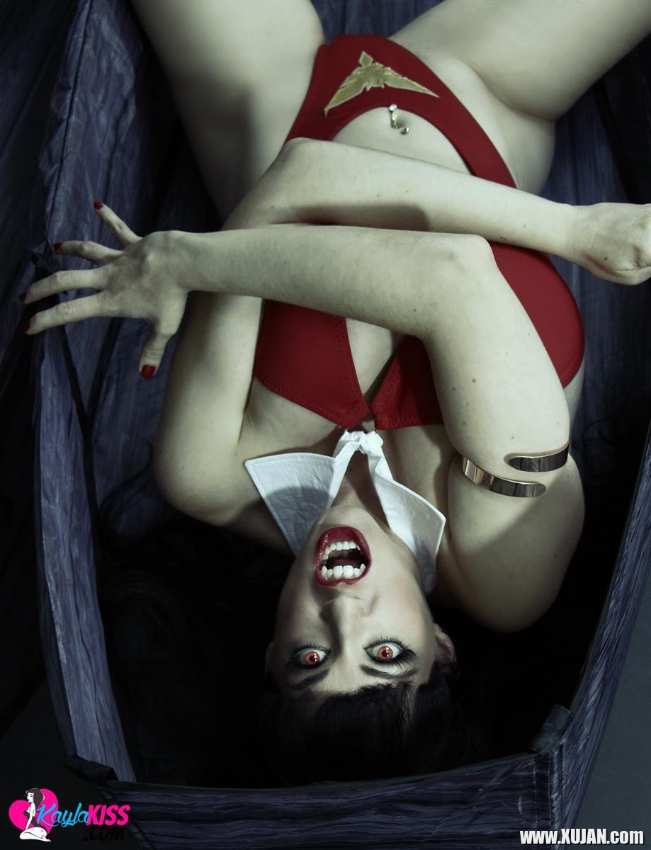 Busty Vampire Kayla Kiss showing off her big Boobs - Photo #2583034